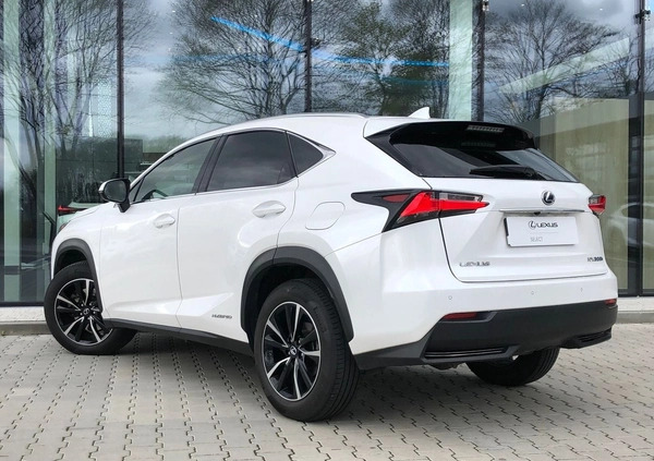 Lexus NX cena 117900 przebieg: 75709, rok produkcji 2015 z Myślibórz małe 596